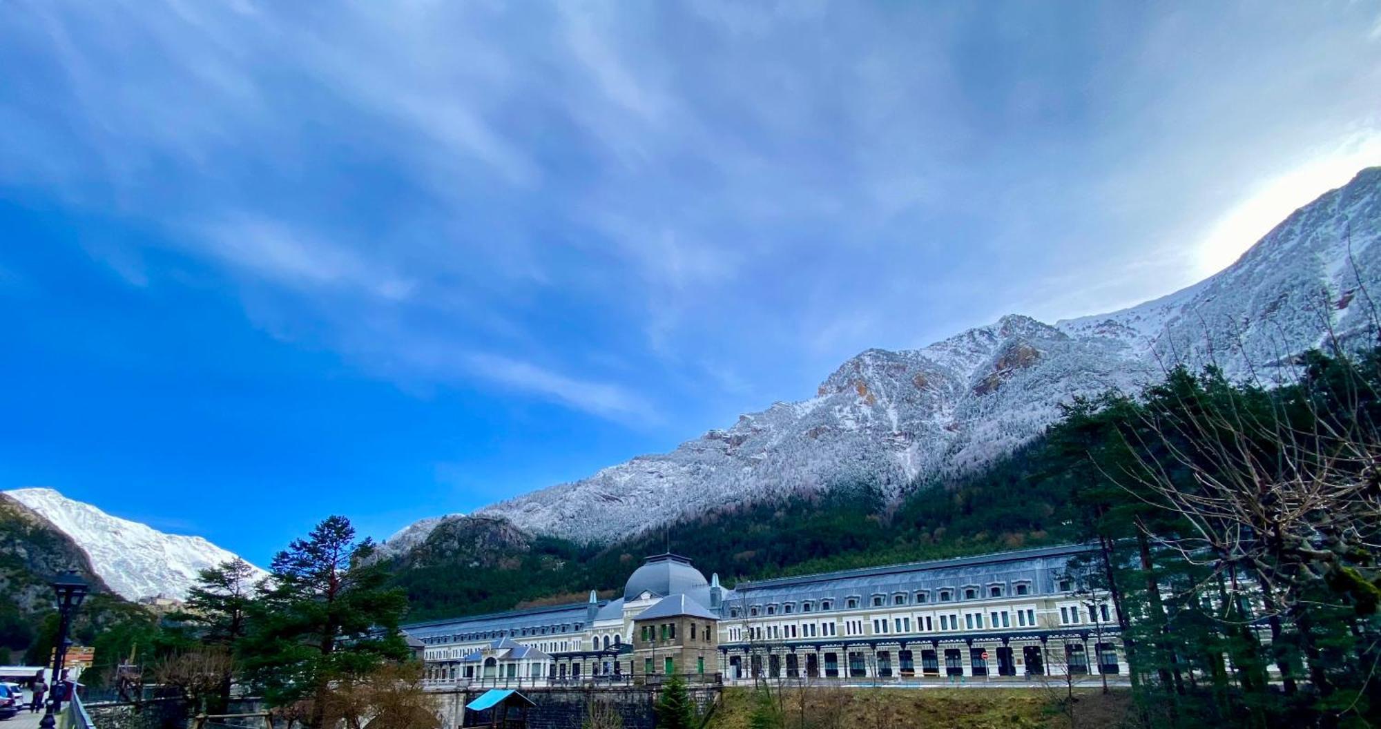 Calmfranc Atico Abuhardillado Con Vistas Al Rio Y La Montana Avistamiento De Ciervos En Canfranc Pueblo Εξωτερικό φωτογραφία